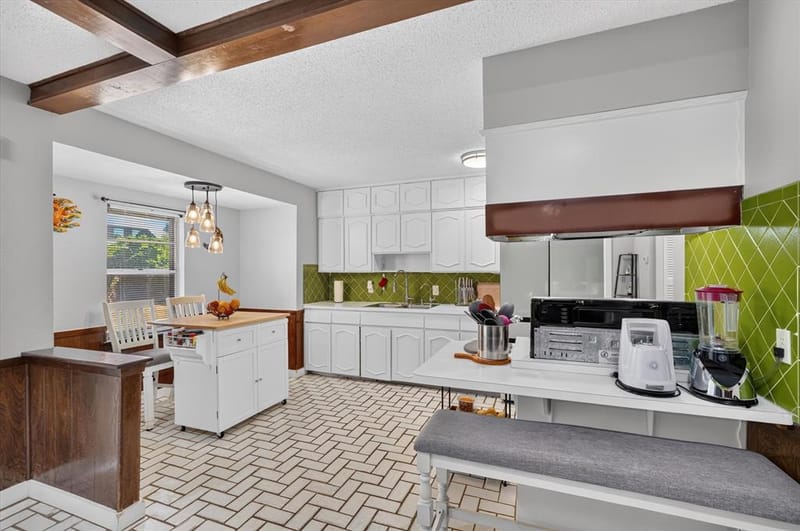 1007 Wildwood Drive, Arlington TX 76011 - Photo 9