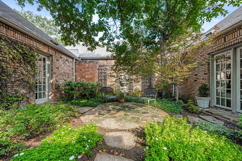 17 Stonecourt Circle, Dallas TX 75225 - Photo 34