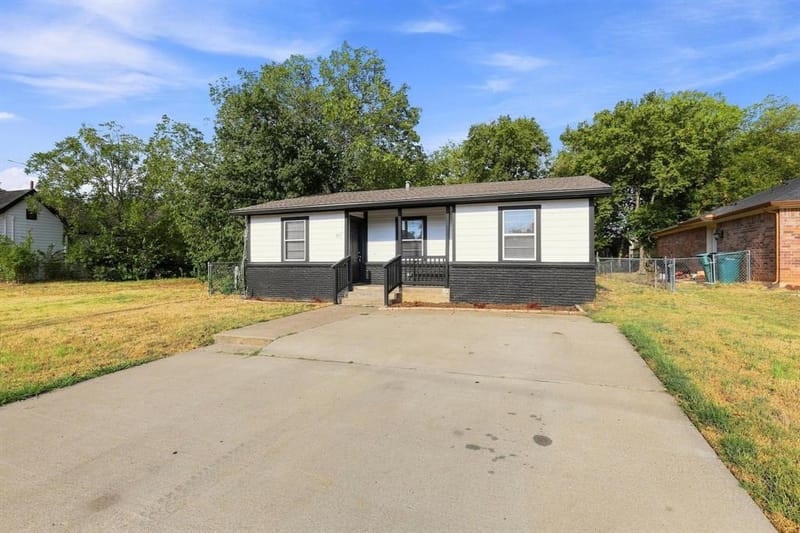 915 N Throckmorton Street, Sherman TX 75090 - Photo 3