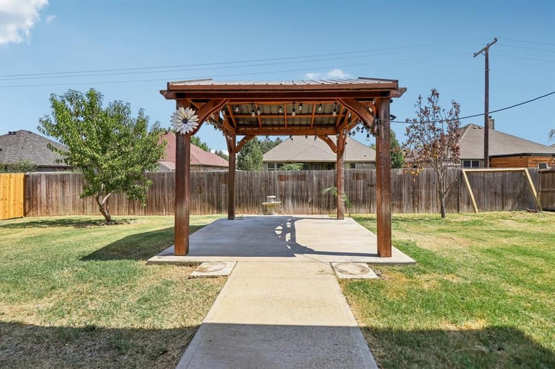 609 Richard Street, Crowley TX 76036 - Photo 33
