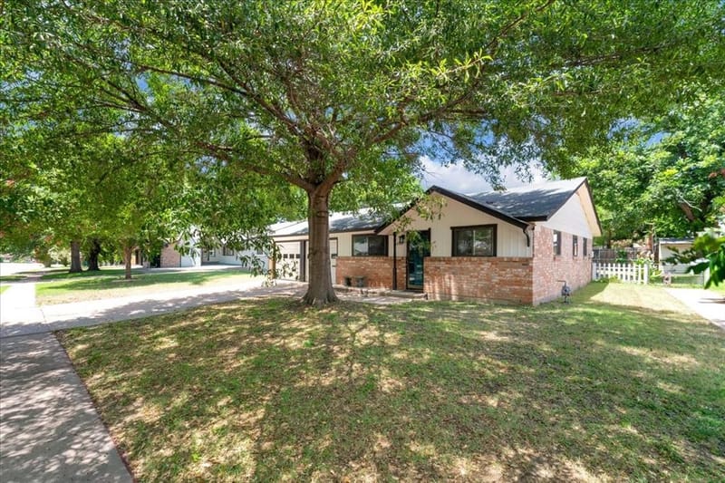 3205 Mccollum Street, Irving TX 75061