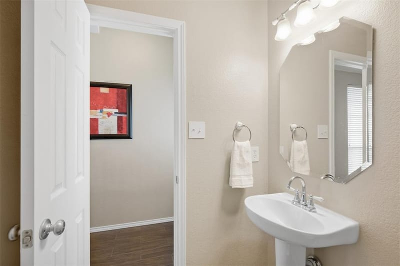 554 Continental Drive, Lewisville TX 75067 - Photo 15