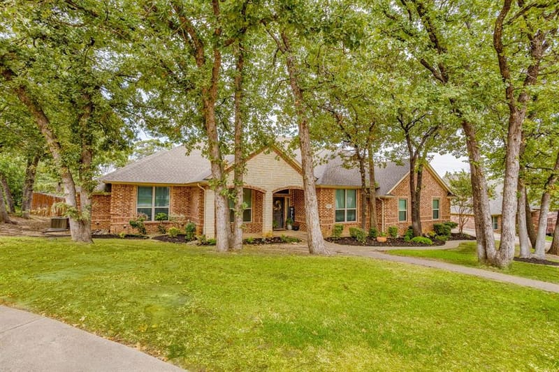 910 Royal Court, Burleson TX 76028