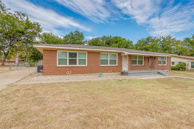 1208 Warden Street, Benbrook TX 76126