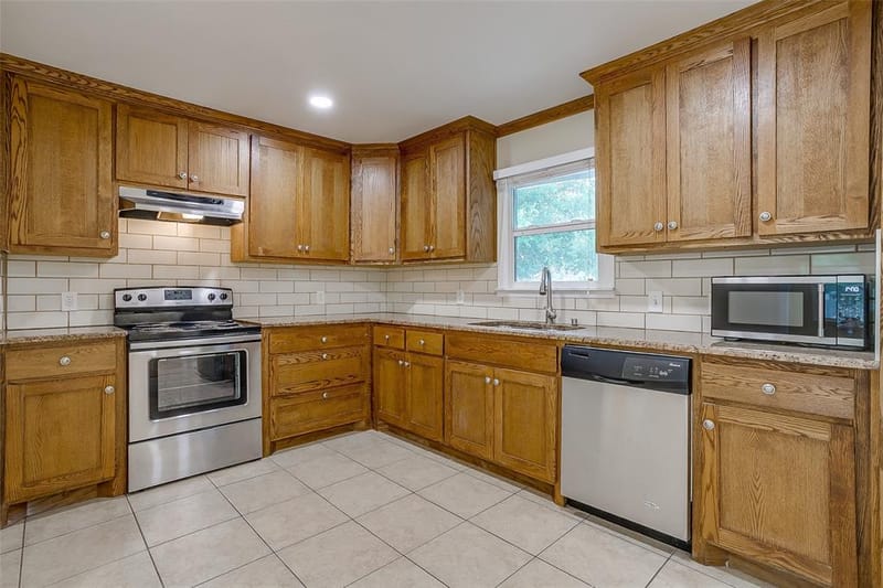 1208 Warden Street, Benbrook TX 76126 - Photo 5