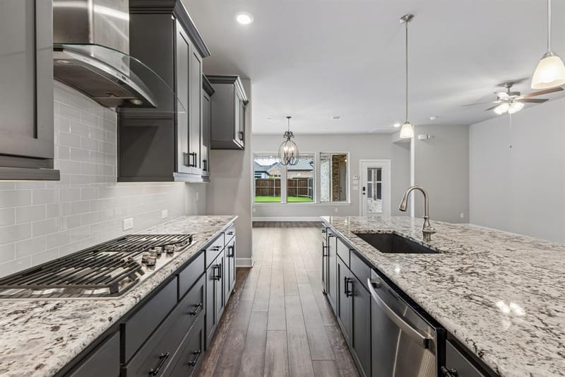 4717 Beaver Creek Drive, Arlington TX 76005 - Photo 5