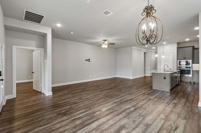 4717 Beaver Creek Drive, Arlington TX 76005 - Photo 9