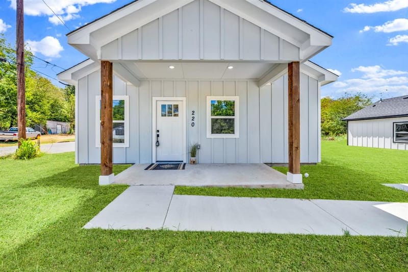 220 Calvert Street, Sulphur Springs TX 75482 - Photo 2
