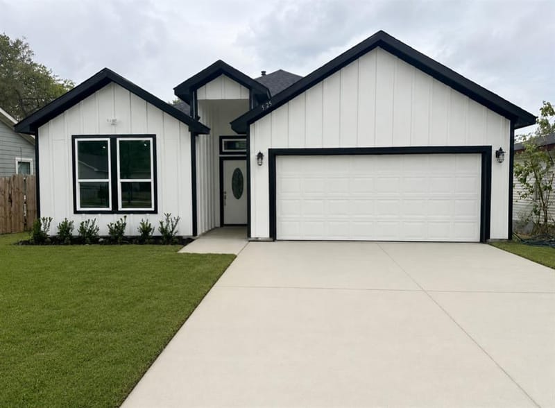 525 NW 17th Street, Grand Prairie TX 75050
