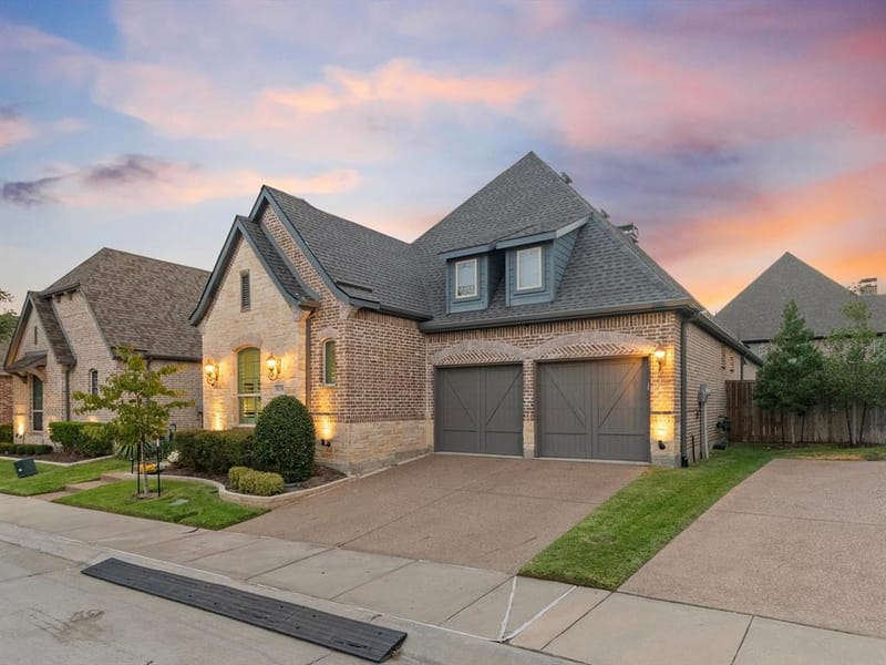 828 Royal Minister Boulevard, Lewisville TX 75056 - Photo 2