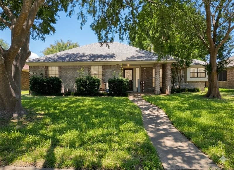 2401 Cortland Circle, Rowlett TX 75088