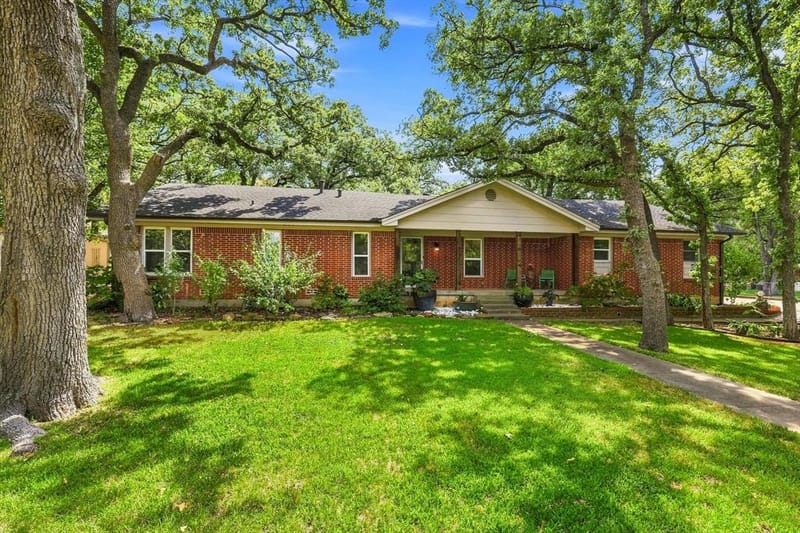 307 Shadow Lane, Euless TX 76039 - Photo 3