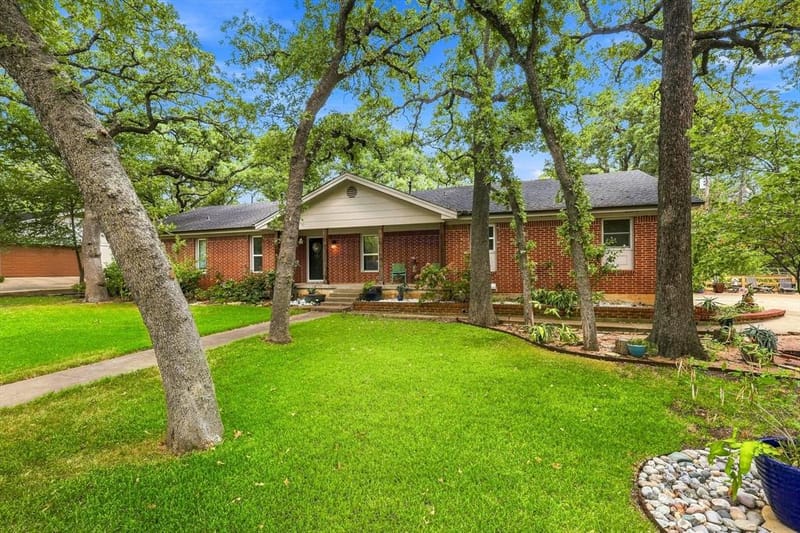 307 Shadow Lane, Euless TX 76039