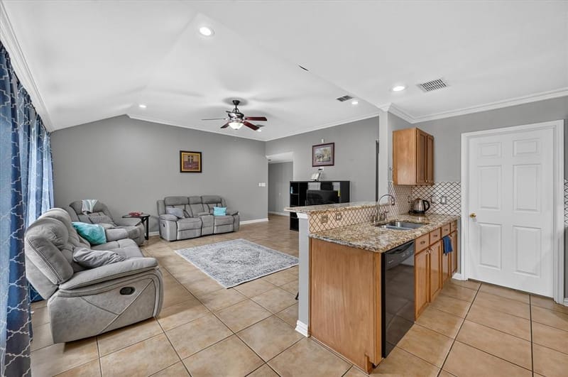 5530 Mandarin Way, Dallas TX 75249 - Photo 2