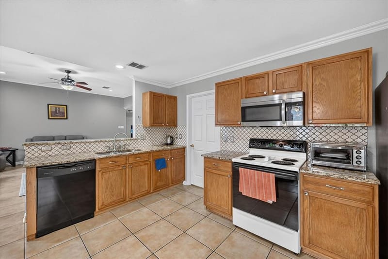 5530 Mandarin Way, Dallas TX 75249 - Photo 10