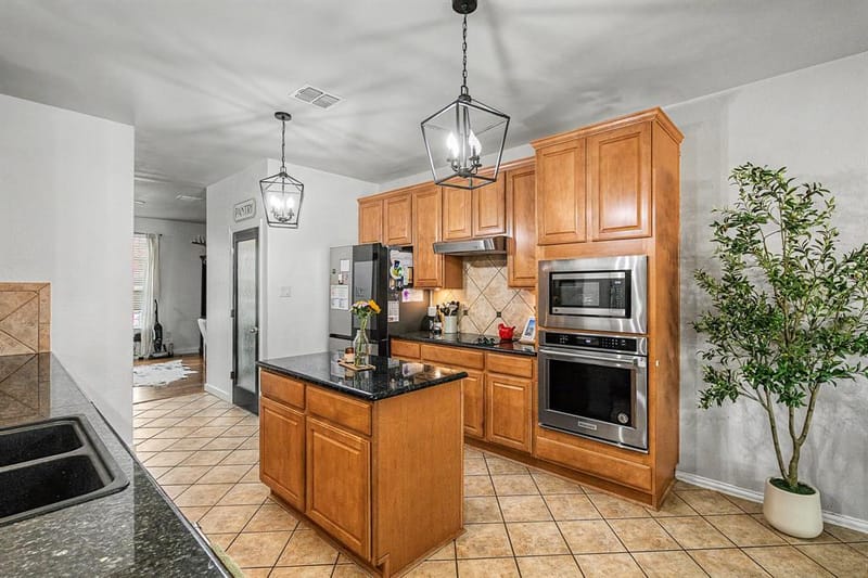 721 Saddle Ridge Trail, Weatherford TX 76087 - Photo 7