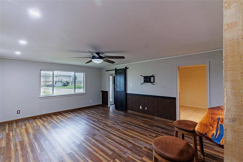 109 Harbor Drive # 105, Runaway Bay TX 76426 - Photo 3