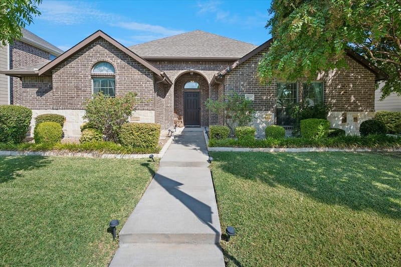 8821 Davis Street, Rowlett TX 75088