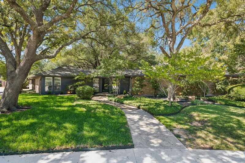 6542 Clearhaven Circle, Dallas TX 75248 - Photo 2