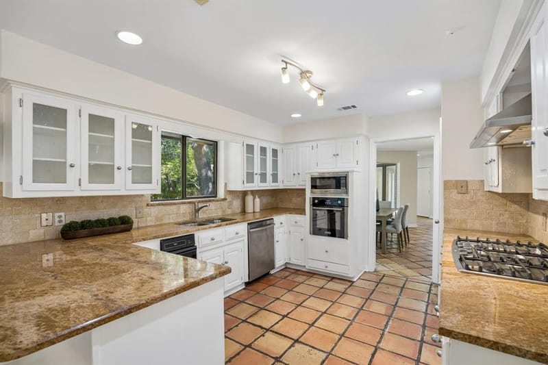 6542 Clearhaven Circle, Dallas TX 75248 - Photo 16