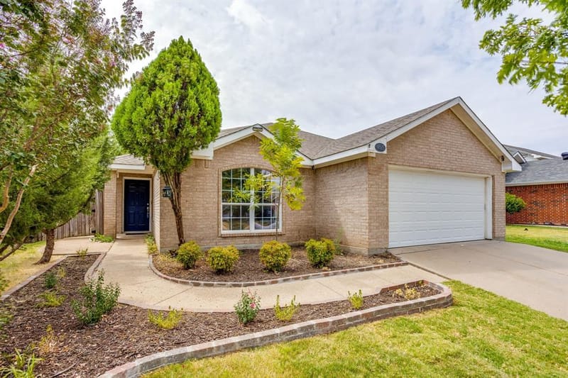 9825 Stoney Bridge Road, Fort Worth TX 76108