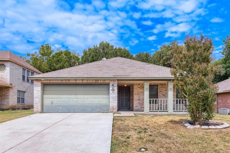 2428 Winford Drive, Grand Prairie TX 75052