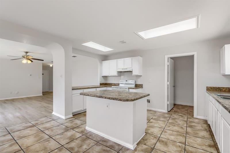 2428 Winford Drive, Grand Prairie TX 75052 - Photo 8
