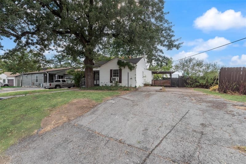 1017 Clarence Street W, Fort Worth TX 76117 - Photo 2