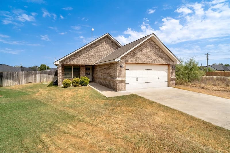 2324 Creek Drive, Granbury TX 76048