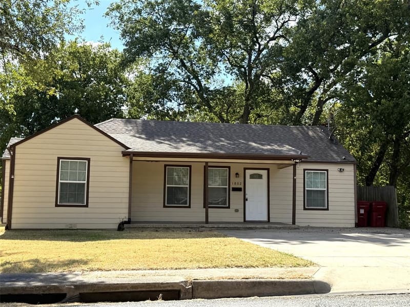 1802 N Woods Street, Sherman TX 75092