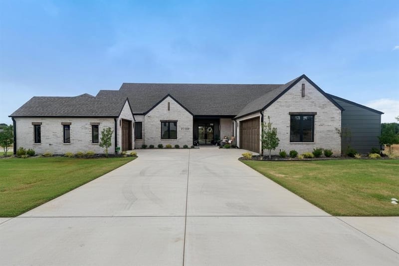 2702 Stonecrest Drive, Sherman TX 75092 - Photo 3