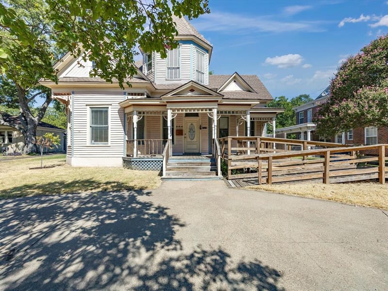 504 W Knox Street, Ennis TX 75119