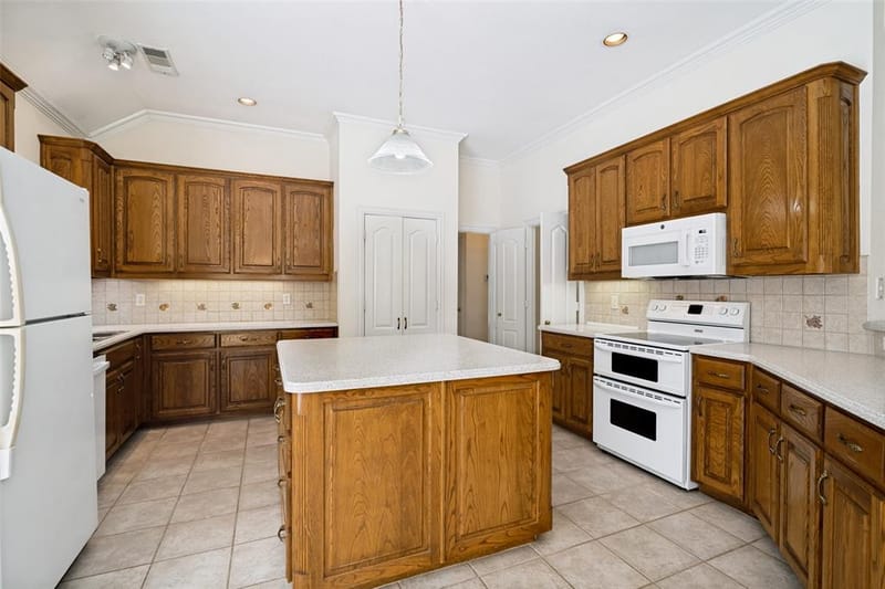 2426 Club Creek Boulevard, Garland TX 75043 - Photo 10