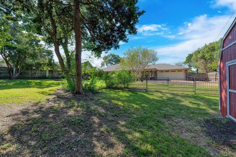 705 Poage Drive, Woodway TX 76712 - Photo 23
