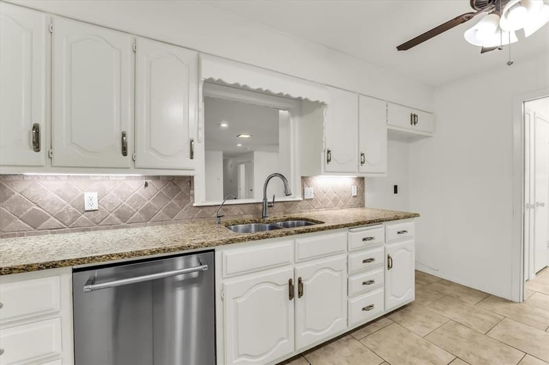 705 Poage Drive, Woodway TX 76712 - Photo 9