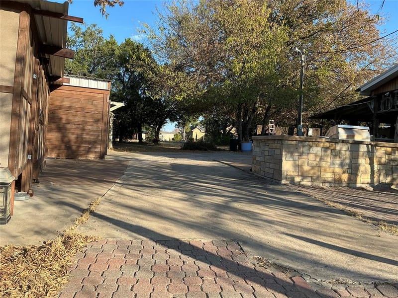 2517 Deer Trl, Granbury TX 76048 - Photo 3