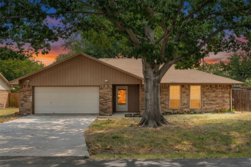 1909 Oak Hill Drive, Corinth TX 76210