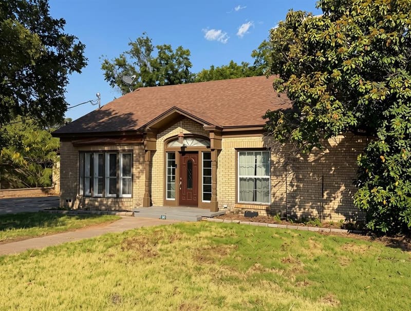 941 S Texas Street, De Leon TX 76444 - Photo 2