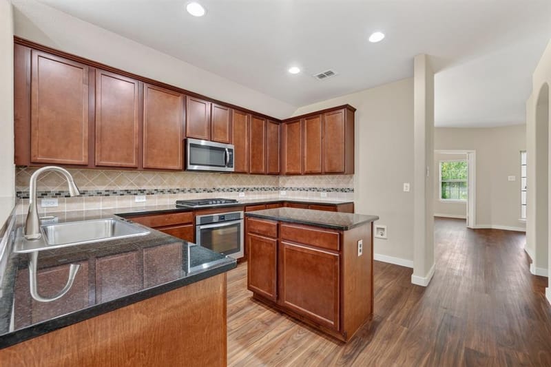 725 Bird Creek Drive, Little Elm TX 75068 - Photo 9