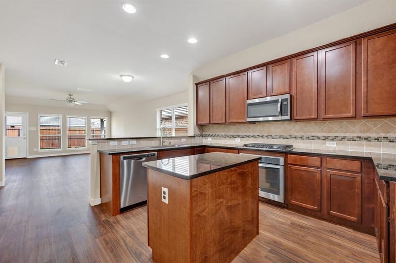 725 Bird Creek Drive, Little Elm TX 75068 - Photo 11