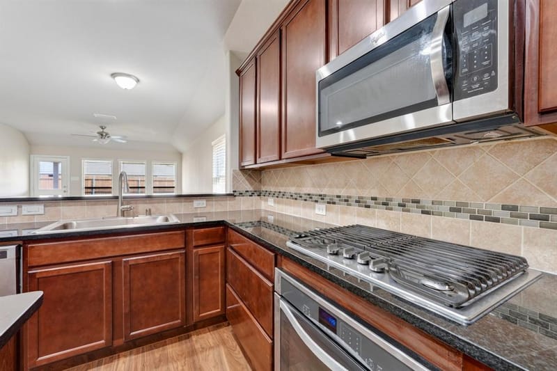 725 Bird Creek Drive, Little Elm TX 75068 - Photo 8