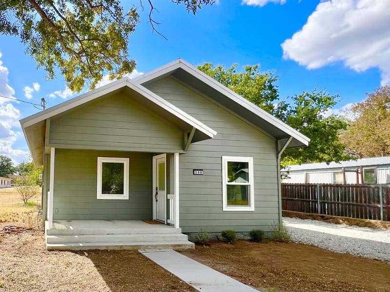 206 Vine Street, Bangs TX 76823