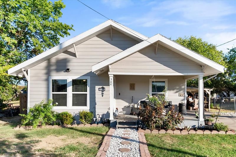 304 T A Carroll Avenue, Corsicana TX 75110