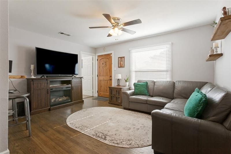 10511 Desdemona Drive, Dallas TX 75228 - Photo 3
