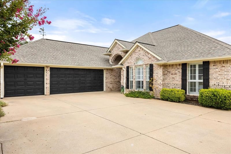 313 Casas Del Norte Street, Granbury TX 76049 - Photo 2