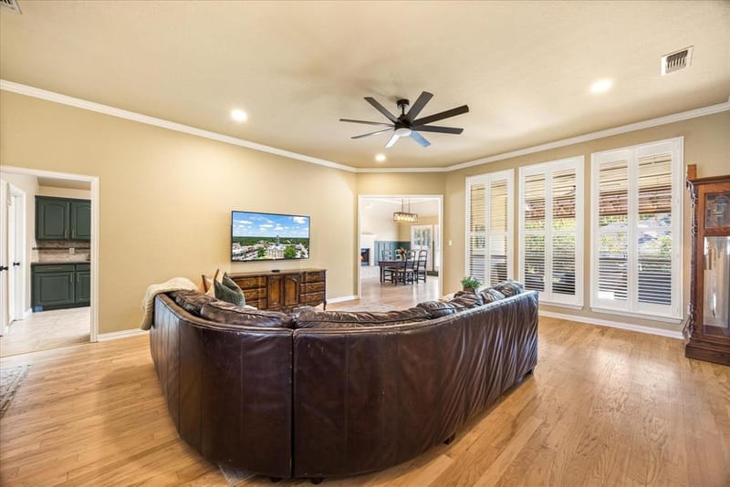 313 Casas Del Norte Street, Granbury TX 76049 - Photo 6