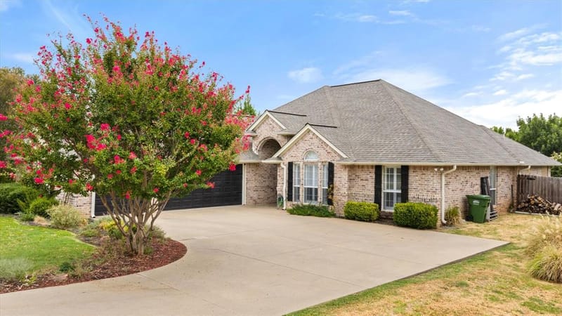 313 Casas Del Norte Street, Granbury TX 76049 - Photo 3