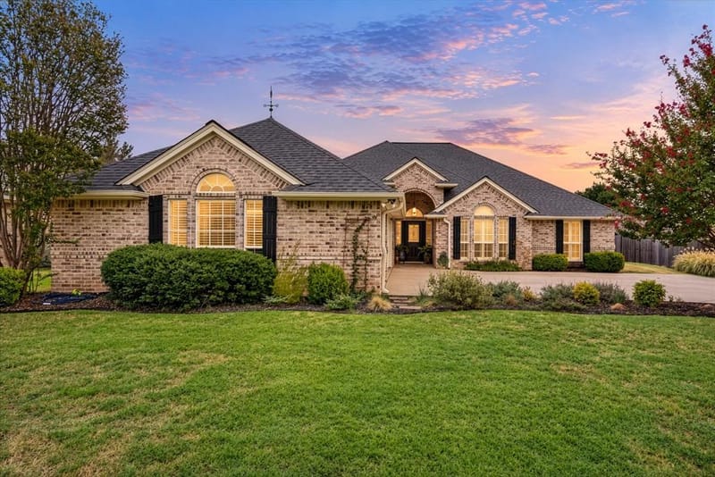 313 Casas Del Norte Street, Granbury TX 76049