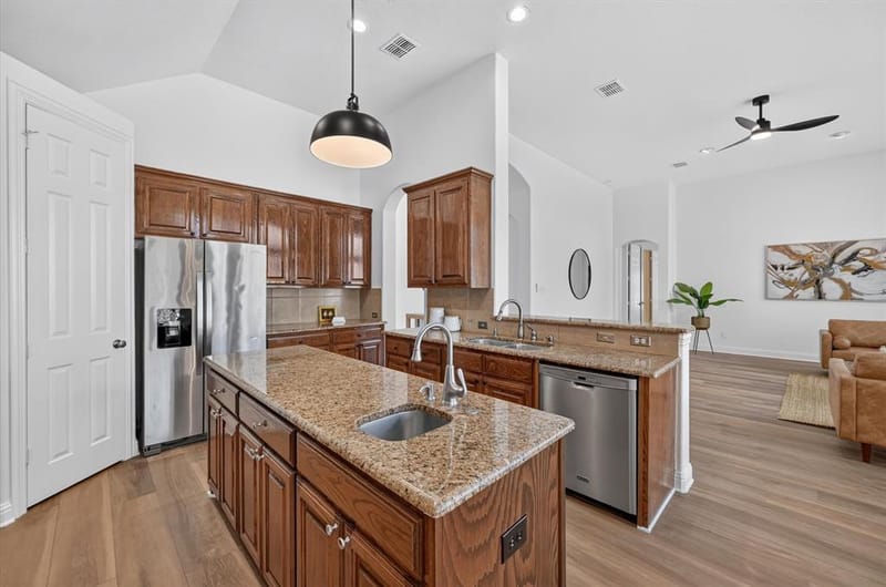 10328 Offshore Drive, Irving TX 75063 - Photo 13