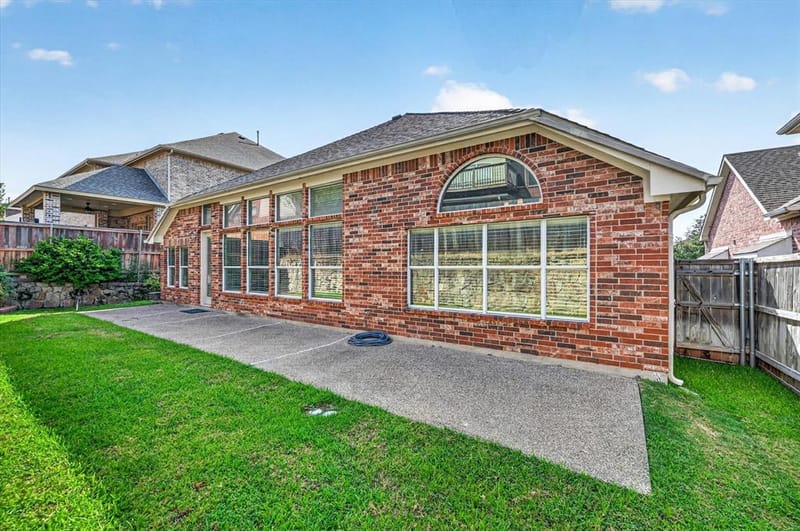 10328 Offshore Drive, Irving TX 75063 - Photo 33